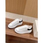 Serie di scarpe bianche McQueen