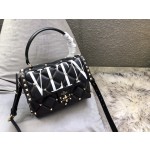 Valentino Messenger Shoulder Model: 0055