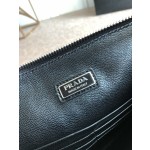 Prada new clutch 2VG005