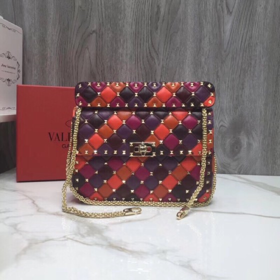 Valentino Fan Bingbing with the same handbag Model: V0122