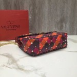 Valentino Fan Bingbing with the same handbag Model: V0122