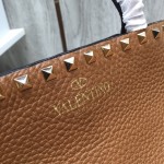 Valentino Garavani Rockstud Shopping Bag in Calfskin, V007