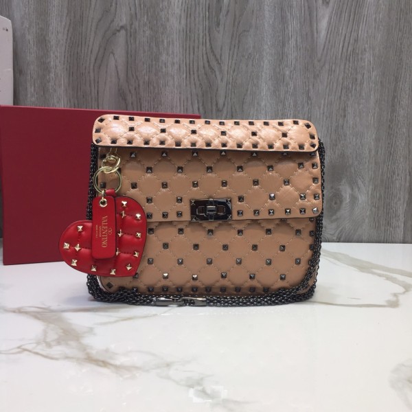 Valentino quilted embroidery Fine workmanship and micro-rivet inlay Model: 0122