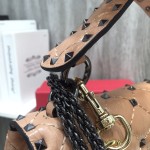 Valentino quilted embroidery Fine workmanship and micro-rivet inlay Model: 0122