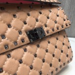 Valentino quilted embroidery Fine workmanship and micro-rivet inlay Model: 0122