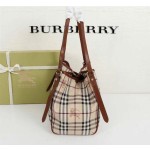 Burberry's latest model 💓 Article number: 22583