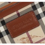 Burberry's latest model 💓 Article number: 22583