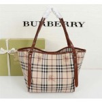 Burberry's latest model 💓 Article number: 22583