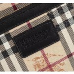 Burberry's latest model 💓 Article number: 22583