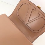 Valentino Early Spring Vintage Messenger Bag Model 🆕1014
