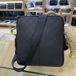 Gucci- Crossbody BagModel: 6862-4