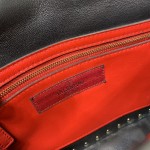 Valentino Fan Bingbing with the same handbag Model: V0122