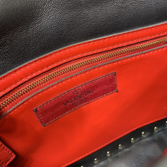 Valentino Fan Bingbing with the same handbag Model: V0122