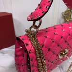 Valentino Fan Bingbing with the same handbag Model: V0122