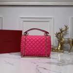 Valentino Fan Bingbing with the same handbag Model: V0122