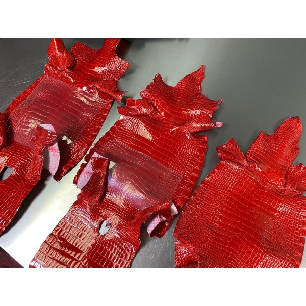 Hermès makes exclusive leather glossy American alligator: Ferrari red