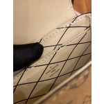 Louis Vuitton exclusive starting model: M67873