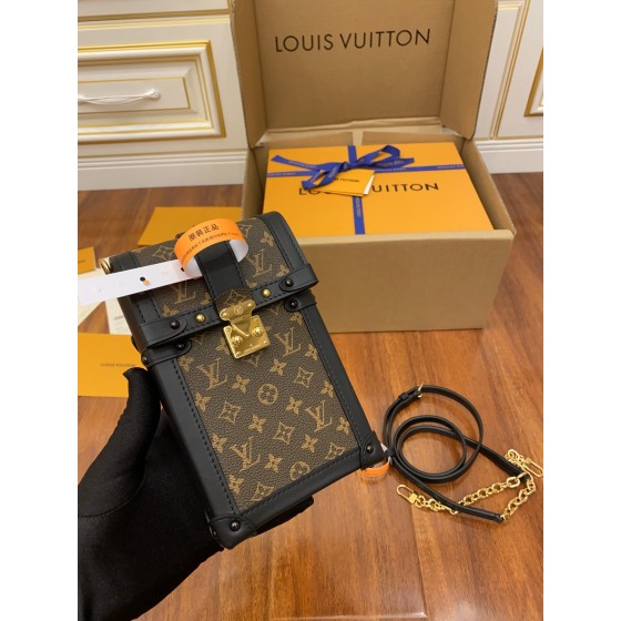 Louis Vuitton  M63913