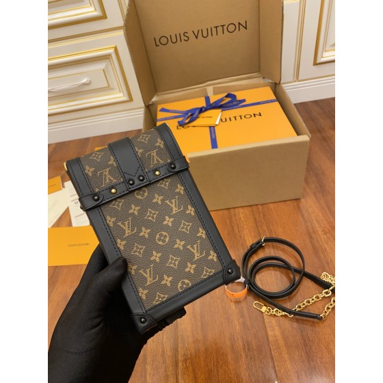 Louis Vuitton  M63913
