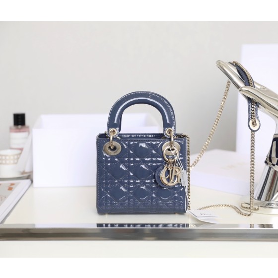 𝙇𝙖𝙙𝙮 𝘿𝙞𝙤* Denim blue Patent leather cow leather mini handbag