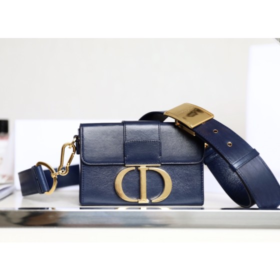 Montaigne navy blue 𝙢𝙞𝙣𝙞 box bag