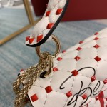 Valentino Fan Bingbing with the same handbag Model: V0122