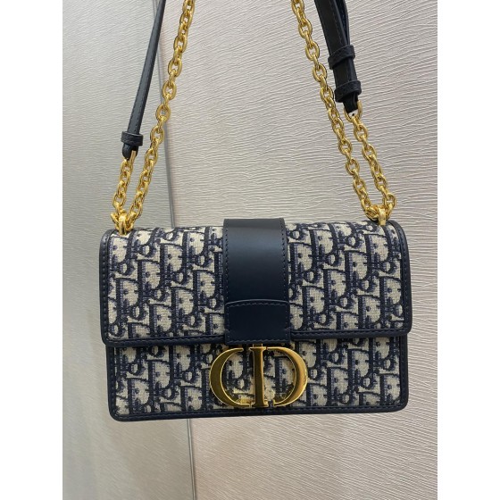 Montaigne Collection Chain Terms