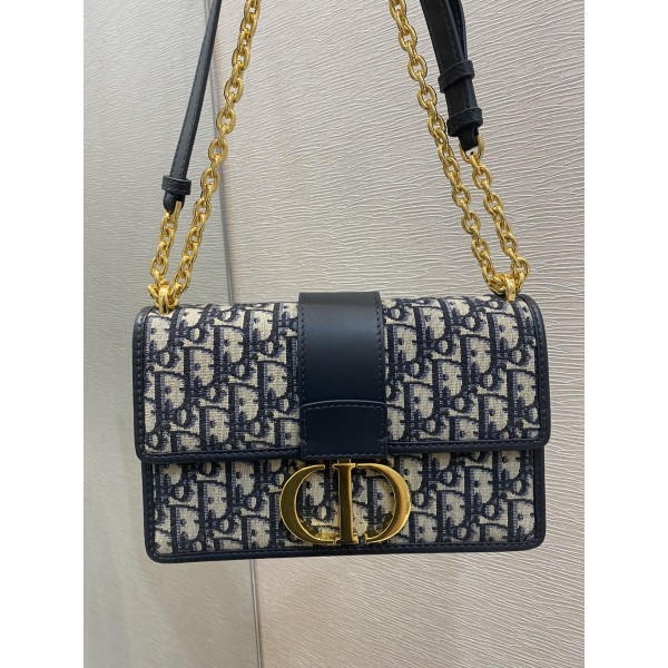 Montaigne Collection Chain Terms