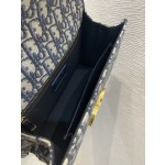 Montaigne Collection Chain Terms