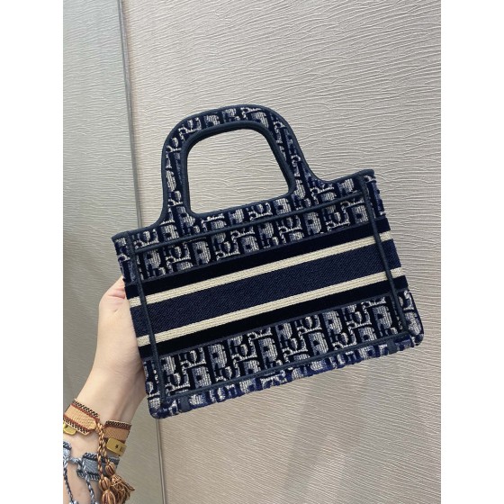 The latest velvet collection for fall/winter, Book Tote