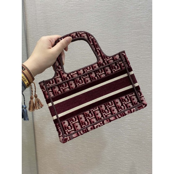 The latest velvet collection for fall/winter, Book Tote