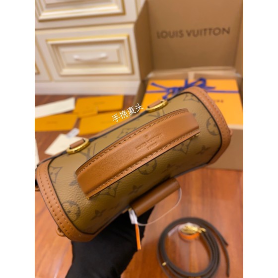 Louis Vuitton exclusive starting model: M45142