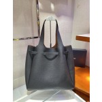 Prada shopping bag 🎉 1BG339