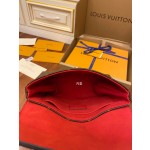 Louis Vuitton M44322