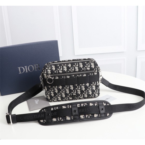 Dior model: 1SFPO101 tactile cowhide leather shoulder backpack