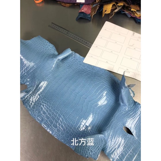 Hermès makes exclusive leather glossy American alligator: northern blue