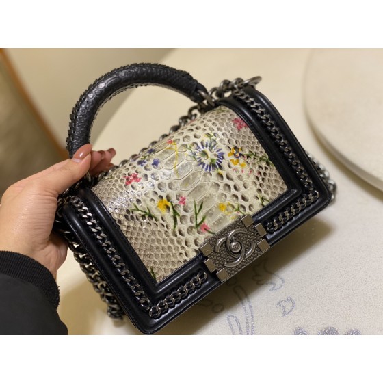 𝗖𝗵𝗮𝗻𝗲𝗹 𝗟𝗲𝗯𝗼𝘆 进口蟒蛇皮 内配小羊皮 最新款重金属手柄包