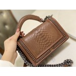 𝗖𝗵𝗮𝗻𝗲𝗹 𝗟𝗲𝗯𝗼𝘆 进口蟒蛇皮 内配小羊皮 最新款重金属手柄包