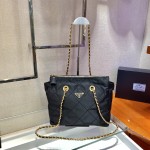 Prada vintage zipper style 🎉 1BD621