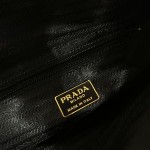 Prada vintage zipper style 🎉 1BD621