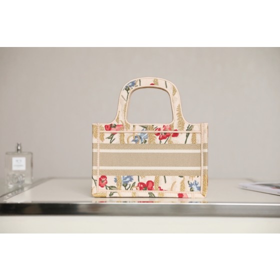 BOOK TOTE beige Dior Hibiscus embroidered canvas