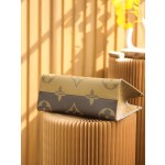 Louis Vuitton 𝙊𝙉𝙏𝙃𝙀𝙂𝙊 new M45321 France 🇫🇷 original leather/steel hardware