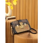 Louis Vuitton 𝙏𝙍𝙐𝙉𝙆 𝘾𝙇𝙐𝙏𝘾𝙃 soft case bag M43596