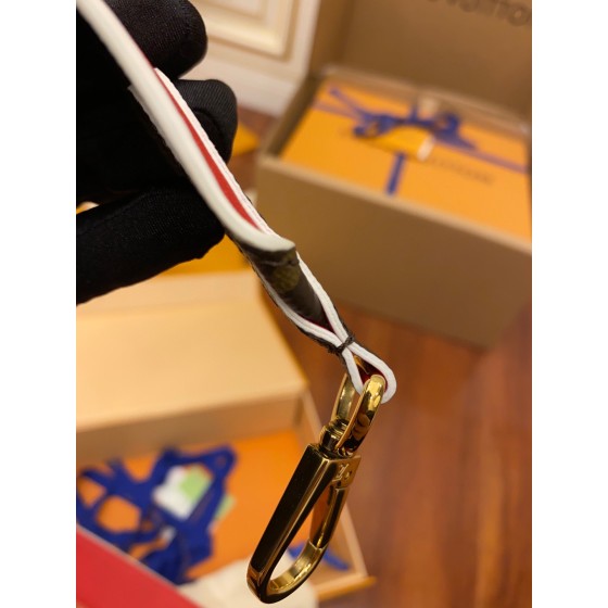 Louis Vuitton exclusive debut model: J02287