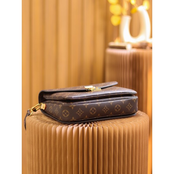 Louis Vuitton 𝗣𝗢𝗖𝗛𝗘𝗧𝗧𝗘 𝗠𝗘𝗧𝗜𝗦 M44875