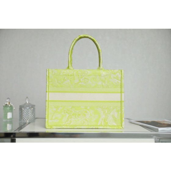 DIOR TOTE Fluorescent green embroidery