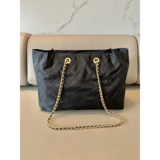 Prada Extra Large Antique Bag 🎉🎉 1BD629