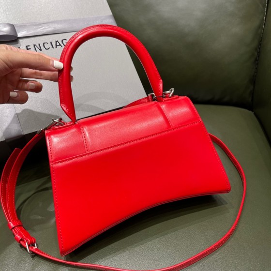 BALENCIAGA 𝐇𝐨𝐮𝐫𝐠𝐥𝐚𝐬𝐬 𝐒 The hourglass bag of the fashion world