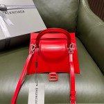 BALENCIAGA 𝐇𝐨𝐮𝐫𝐠𝐥𝐚𝐬𝐬 𝐒 The hourglass bag of the fashion world