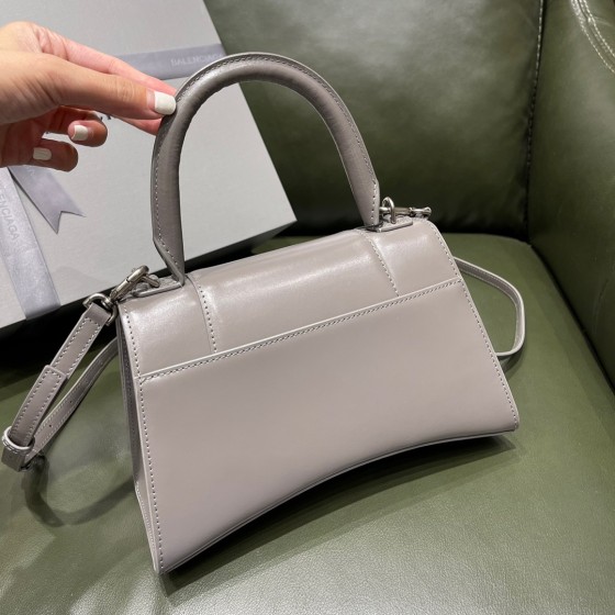 BALENCIAGA 𝐇𝐨𝐮𝐫𝐠𝐥𝐚𝐬𝐬 𝐒 The hourglass bag of the fashion world